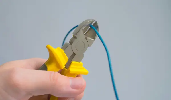 a hand using a pair of pliers to cut a wire from Electrician Leander TX in Liberty Hill, TX - Liberty Hill TX